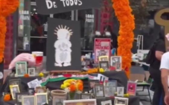 نشطاء “CodePink” يحيون ذكرى ضحايا الإبادة الجماعية في غزة