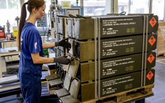 وسط استمرار الانتهاكات في غزة .. ألمانيا تستأنف صادرات الأسلحة إلى "إسرائيل"