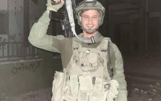 اتركب جرائم حرب بغزة "هند رجب" تقدم شكوى جنائية في الدنمارك ضد جندي إسرائيلي  