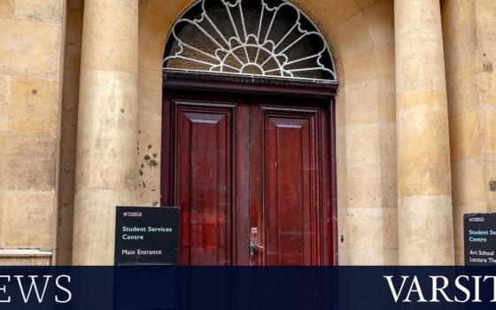 تنديدًا بمشاركة شركات متواطئة  تعطيل معرض وظائف هندسية بجامعة كامبريدج