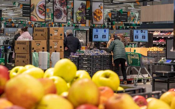 فرنسا تعاقب متضامنًا عطّل “طواف فرنسا” رفضًا لمشاركة الاحتلال