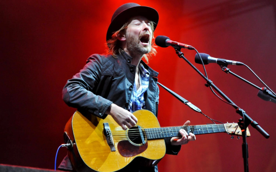 “أشعر بالندم”..  “توم يورك” يرفض الغناء لدى الاحتلال مجددًا