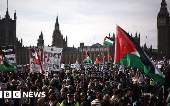 ضد تواطؤ الحكومة وصمت الـ "BBC "  احتجاج أمام مكتب وزير الخارجية البريطاني دعمًا لـ "فلتون 24”