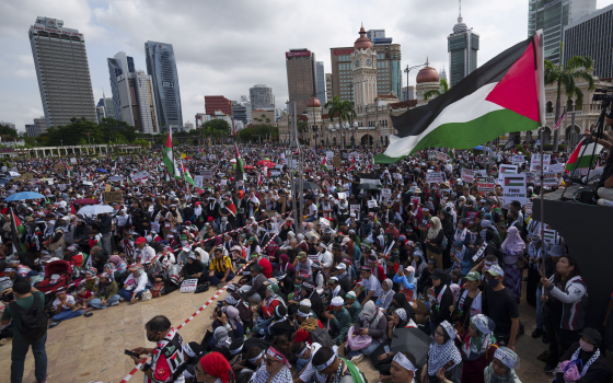 احتجاج يندد يزيارة ترامب لحضور قمة بماليزيا