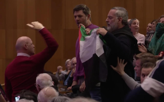 يدعم تسليح الاحتلال..  احتجاجات في جامعة جنيف ضد وزير الدفاع السويسري