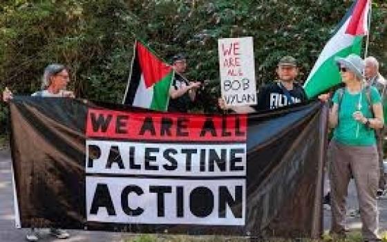 يسلح كيان الاحتلال نشطاء يغلقون موقعًا لشركة "إلبيت" في بريستول