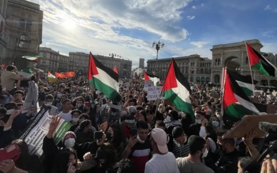 نصرًة لغزة مظاهرة في أيطاليا تنديدًا بخرق وقف إطلاق النار