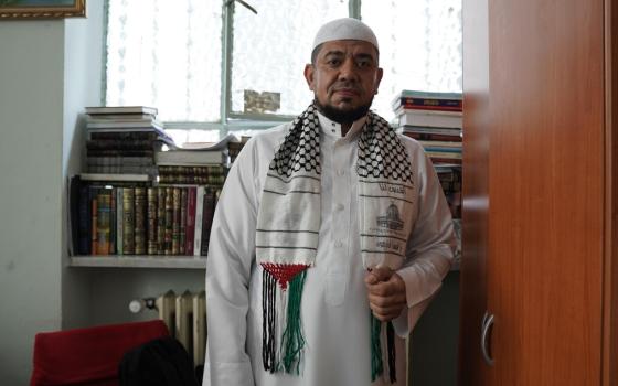 إيطاليا توقف ترحيل إمام مصري بعد تصريحاته الداعمة لفلسطين  