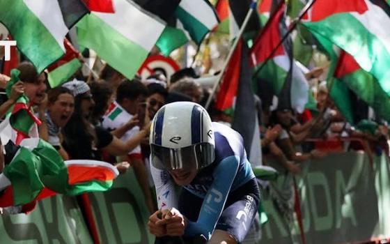 بعد استهدافه من قبل أنصار فلسطين .. فريق دراجات "إسرائيلي" يغير اسمه  ويتخلى عن هويته