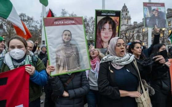 احتجاجات عالمية لدعم سجناء "حركة فلسطين" المضربين عن الطعام...دعوى مرتقبة ضد قيادات "الفيفا" و"اليويفا" أمام الجنائية الدولية