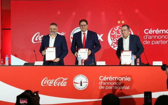 "الوداد" و"الرجاء" المغربيان يوقّعان اتفاقية رعاية مع "كوكاكولا"...انتفاضة تضامن عالمية.. ومسيرة كبرى في بروكسل تدعو لتعليق اتفاقية الاتحاد الأوروبي والاحتلال