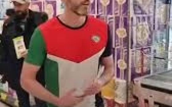 نشطاء يقتحمون متجر "بارغينز" في نيوري..نشطاء "CodePink" يكرمون ضحايا الإبادة الجماعية في غزة