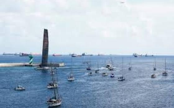 أسطول الصمود يحدد موعد إطلاق تحركه الدولي باتجاه غزة...حملة رياضية عالمية للتدخل ووقف هدم ملعب مخيم عايدة