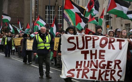 احتجاجات داعمة لمضربي "فيلتون 24" عن الطعام ببريطانيا...تجميد حساب مصرفي لِـ  "أصدقاء فلسطين" في مانشستر  