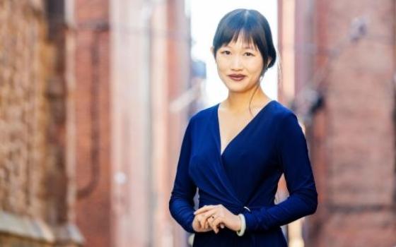 كاتب عالمي ينسحب من مهرجان طيران الإمارات للآداب 2026...احتجاج بإعادة كتب بآلاف الدولارات لمكتبة "إنديغو"  