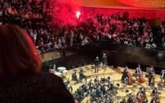 1500 متضامن يحاصرون مباراة "أستون فيلا" مع "مكابي تل أبيب"..تعطيل حفل الأوركسترا الفيلهارمونية الإسرائيلية في باريس