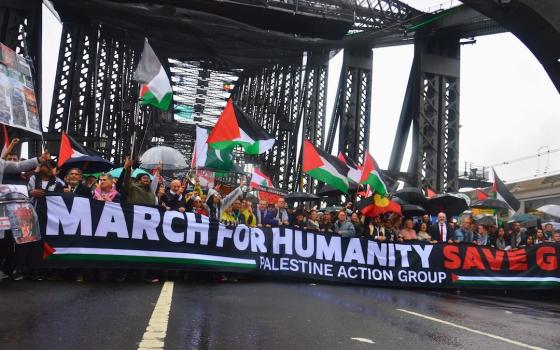 300 ألف متضامن يتظاهرون عبر جسر سيدني نصرةً لغزة..."لا مرور للسلاح عبر موانئنا"…احتجاجات مغربية رفضًا لرسو سفينة تنقل أسلحة للاحتلال