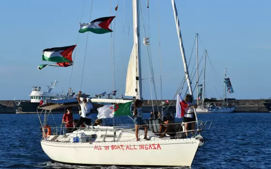 سفينة خليجية تستعد للانطلاق إلى غزة في محاولة جديدة لكسر الحصار عن القطاع..نشطاء مغاربة يضربون عن الطعام تضامنًا مع غزة ويطالبون بإدخال المساعدات.