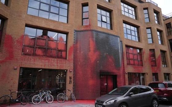 استهداف مقر حزب العمال ومحاصرة سجن نيوهول في بريطانيا..استهداف مقر شركة "ميرسك" للشحن في الدنمارك