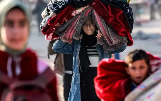 نشطاء "حنظلة" يطالبون العالم بالضغط على الحكومات لإدخال المساعدات لغزة...كتالونيا تصف الصهيونية بـ"العنصرية" وتقر إجراءات عقابية ضد الاحتلال