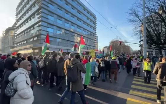 ترحيل 5 نشطاء.. واستمرار احتجاز 14 ناشطًا من "حنظلة" رفضوا الترحيل الطوعي... "هند رجب" ترفع شكوى ضد وحدة إسرائيلية اختطفت  ركاب "حنظلة"