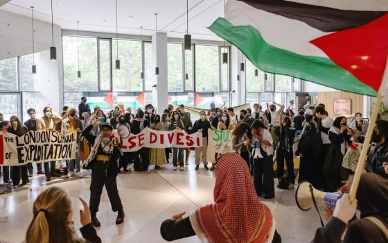 احتجاجات طلابية تعطل الدراسة بعدة جامعات فنلندية دعمًا لفلسطين...احتجاجات تعطل فعالية "مايكروسوفت" وتحاصر معرض "HP"