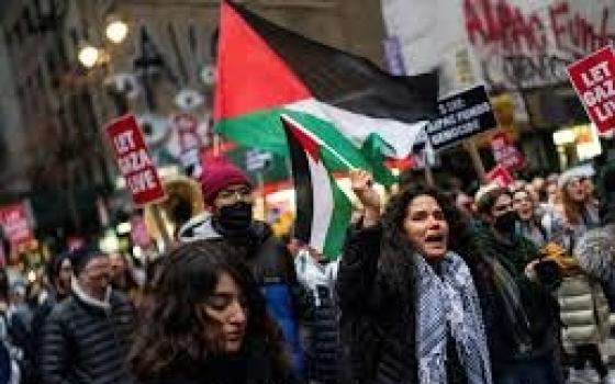 في نيويورك.. احتلال مكتب السيناتور شومر وإغلاق البعثة المصرية رفضًا لتجويع غزة...محكمة "نيو ساوث ويلز" ترفض حظر مسيرة التضامن مع غزة