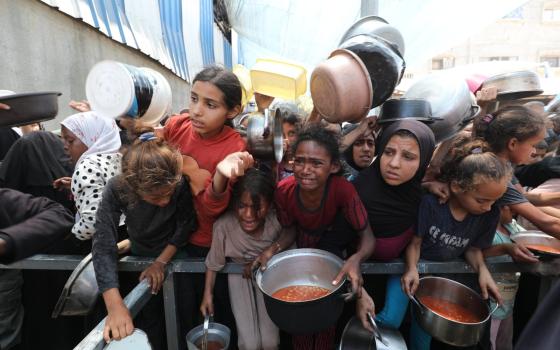 إضراب عن الطعام بتونس.. وفعاليات تضامنية في المغرب واليمن تنديدًا بتجويع غزة..تحريض مؤيد للاحتلال يؤدي لإلغاء علامة ألبانيز الزرقاء على "إكس"  