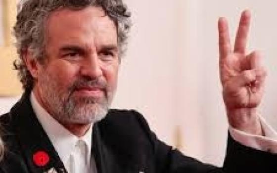 "مارك روفالو" وفنانون عالميون يطالبون بوقف جرائم الاحتلال