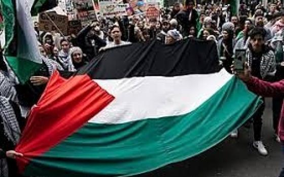 مظاهرات بريطانية دعمًا لنشطاء "حركة فلسطين" بعد نقلهم للمستشفى...مظاهرات في فرنسا وبلجيكا والسويد دعمًا لغزة