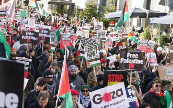 احتجاجات تضامنية من لندن إلى كندا تنديدًا بـقانون إعدام الأسرى الفلسطينيين.. الاحتلال يتجه لمصادرة 50 سفينة شاركت في "أسطول الصمود العالمي"