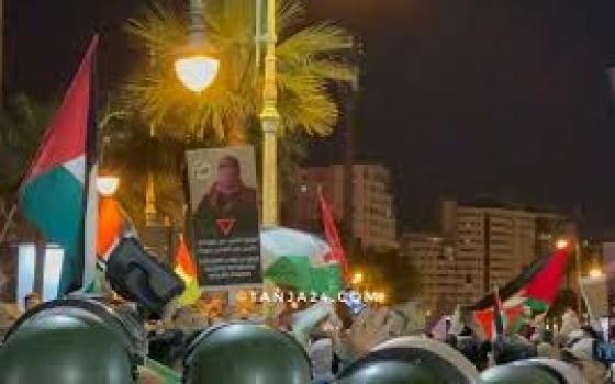 مظاهرة ضخمة في طنجة تطالب بمقاطعة "ماكدونالدز"... احتجاجات في إيطاليا تشلّ الموانئ والسكك الحديدية والمطارات