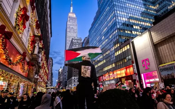 موظفون في سلسلة مخابز إسرائيلية بنيويورك يطالبون بقطع روابط الشركة مع الاحتلال