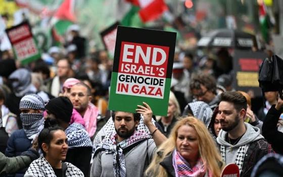 تنديدًا بالتطبيع والتواطؤ..دعوات للانسحاب في مهرجان طيران الإمارات