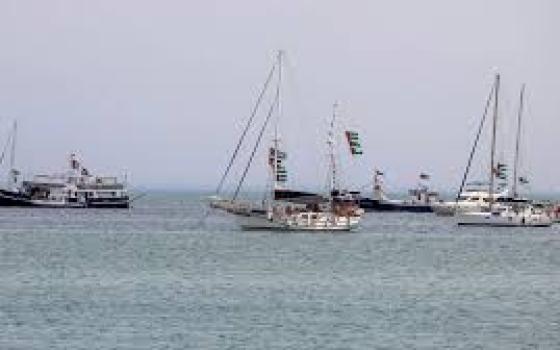 أسطول الصمود يستعد لرحلة جديدة لكسر حصار غزة...مسيرات تضامنية مستمرة واحتجاج أمام بنك "كابيتال ون" ببوسطن