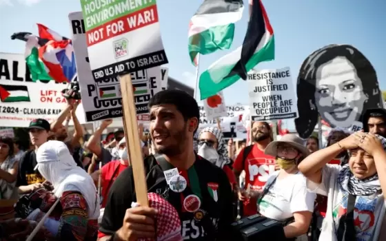 موجة احتجاجات تُحاصر مؤتمرات السلاح وشركاء الاحتلال..نشطاء يغلقون 40 متجرًا من “ألبرت هاين” في أمستردام