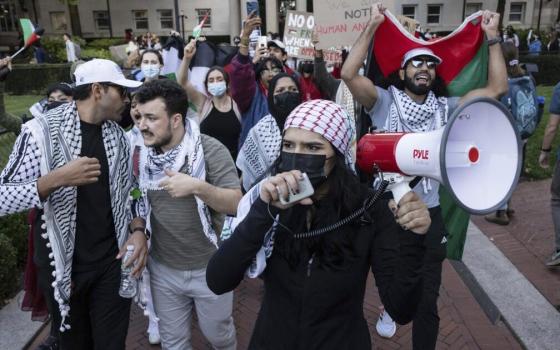 قاطعوا الشركات المتواطئة  طلاب في جامعة أمريكية يقدّمون لائحة مطالب لإدارة الجامعة