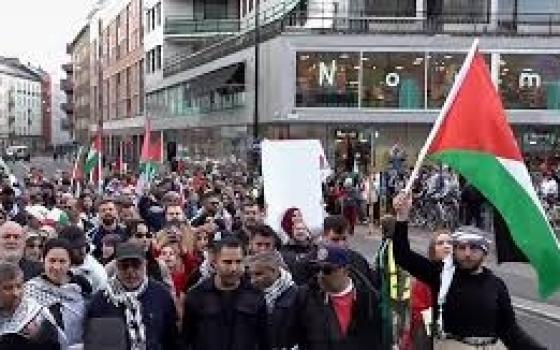 "الوداد" و"الرجاء" المغربيان يوقّعان اتفاقية رعاية مع "كوكاكولا"...انتفاضة تضامن عالمية.. ومسيرة كبرى في بروكسل تدعو لتعليق اتفاقية الاتحاد الأوروبي والاحتلال