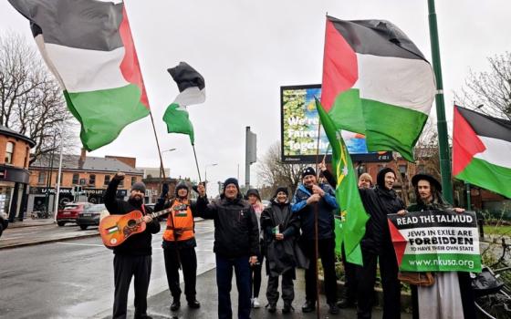 "سنواصل دعم فلسطين" وقفة تضامنية أمام السفارة الأمريكية في دبلن