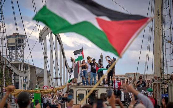 تشكيل أسطول بحري جديد من النشطاء لكسر الحصار الإسرائيلي على غزة...وفود عربية تغادر مؤتمر “جنيف” قبل كلمة رئيس الكنيست