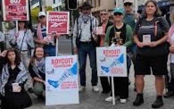 حملة المقاطعة العالمية تتصاعد ضد “ريبوك” راعية منتخب الاحتلال...تحرّكات احتجاجية تستهدف مقرات شركتي "سيركو" و “إندرا”