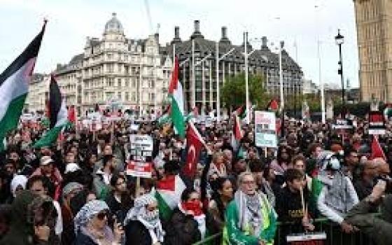 مظاهرات بريطانية دعمًا لنشطاء "حركة فلسطين" بعد نقلهم للمستشفى...مظاهرات في فرنسا وبلجيكا والسويد دعمًا لغزة