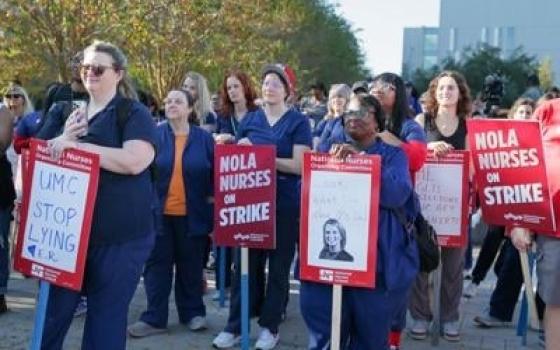 نشطاء يقتحمون متجر "بارغينز" في نيوري..نشطاء "CodePink" يكرمون ضحايا الإبادة الجماعية في غزة