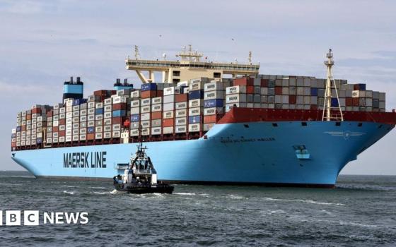 نشطاء يقتحمون شركة "ميرسك" للشحن في ليفربول...احتجاجات أمام متجر "تيسكو" في أيرلندا وشركة "CAF" بأسبانيا