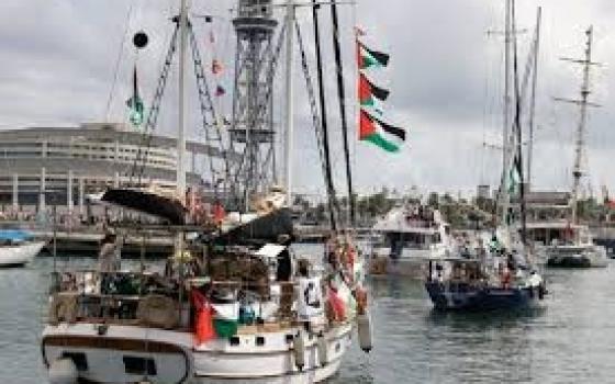 أسطول الصمود العالمي يبحر مجددًا إلى غزة.. البنك المركزي الأيرلندي ينهي بيع سندات الاحتلال