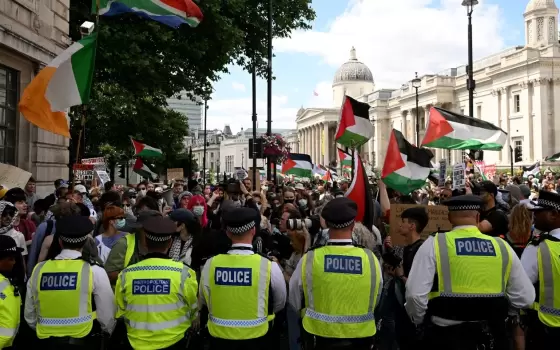 هتفوا دعمًا لفلسطين .. اعتقال ناشطين في لندن بذريعة“إثارة الكراهية”