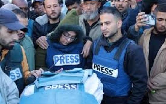 مظاهرات عالمية تندد باغتيال الاحتلال للصحفيين بقطاع غزة..صندوق الثروة السيادية النرويجي ينهي عقود إدارة الأصول في "إسرائيل"