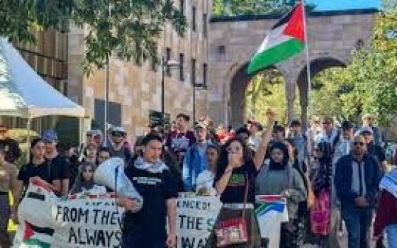 طلاب أستراليا يضربون عن الدراسة للمطالبة بفرض عقوبات على الاحتلال.. "عقوبات على الاحتلال"…مسؤولون هولنديون يتقدمون مظاهرة "الخط الأحمر"