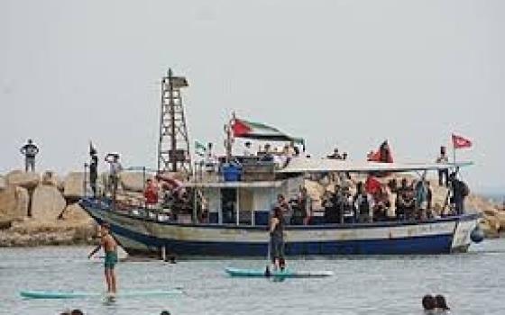 انطلاق "أسطول الصمود" من ميناء سيدي بوسعيد نحو بنزرت في طريقه لغزة...دعوى جنائية في بريطانيا تطالب باعتقال رئيس الاحتلال هرتسوغ