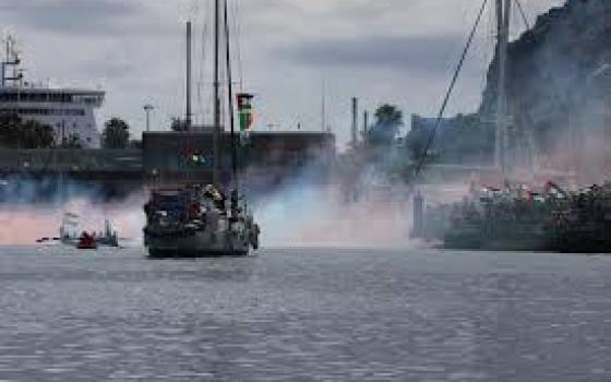 وسط دعم جماهيري.. أسطول الصمود العالمي يبحر من برشلونة لكسر حصار غزة..كولومبيا تحظر تصدير الفحم إلى الاحتلال بشكل كامل